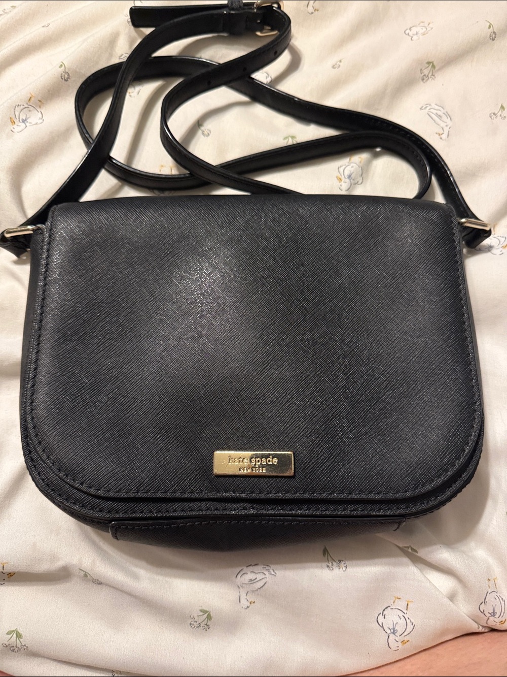 kate spade black saffiano crossbody bag with gold plaque